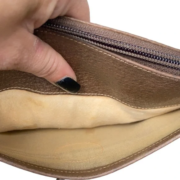 ** SOLD ** Gucci 80’s Vintage Pochette shoulder bag - Picture 5 of 10